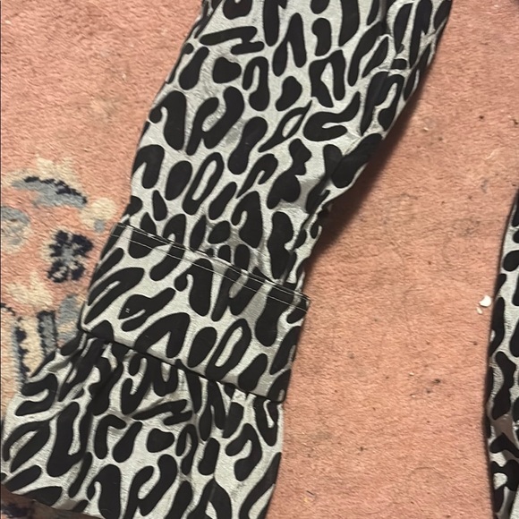 Leopard Print Trench Coat - Black and White - Picture 6 of 11